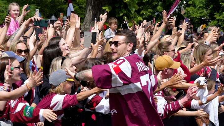 Tělo na tělo v Rize, dresy v parlamentu. Konečně úspěch, líčí „poloviční Lotyš“