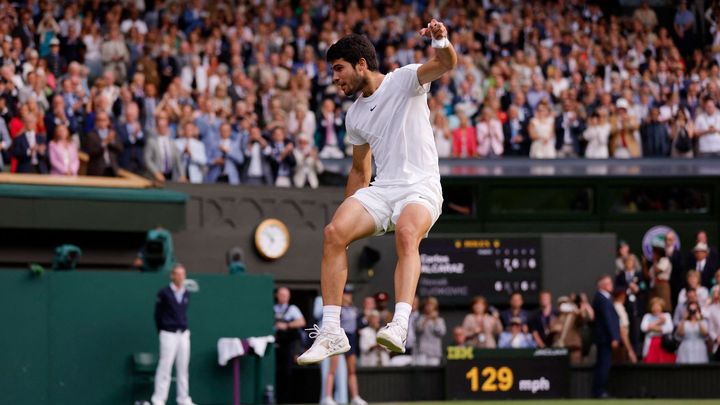 Alcaraz porazil Djokoviče a stává se novým šampionem Wimbledonu po dlouhém finále