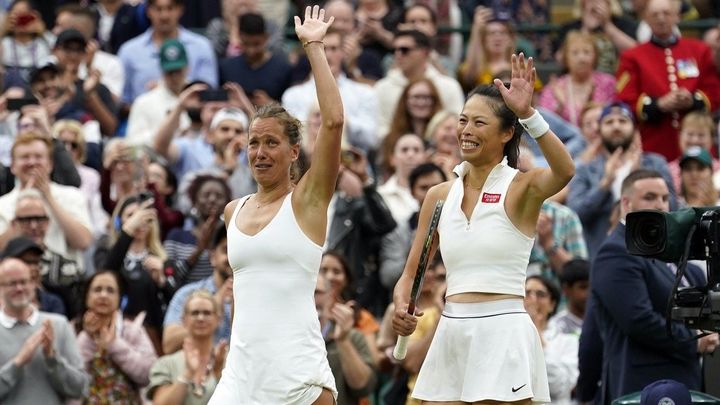 Česko-tchajwanský pár prohrává o brejk ve finále Wimbledonu v první sadě