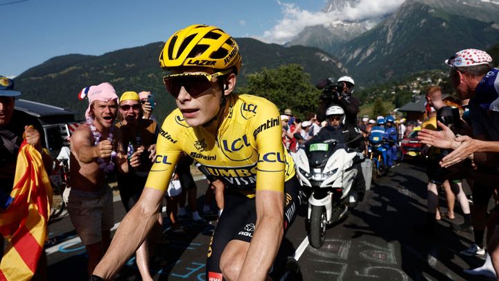 Poels zvítězil v patnácté etapě Tour de France, Vingegaard si udržel žlutý trikot.