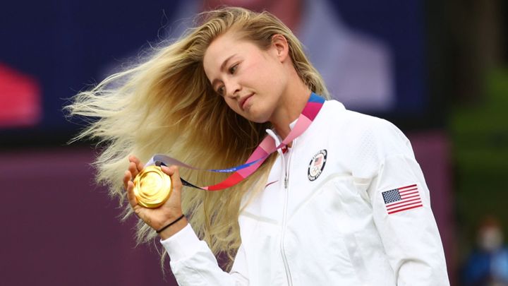 Táta vyhrál tenisové turnaj v Melbourne, Nelly získala zlatou medaili v golfu na olympiádě.