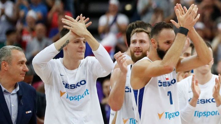 Basketbalisté vyhráli dramatický zápas proti Estoncům o tři body a posunuli se blíže k účasti na olympijských hrách.