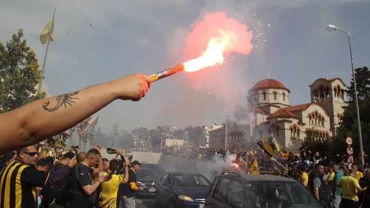 Incident na fotbalovém zápase: Řek ubodán během násilného střetu mezi fanoušky