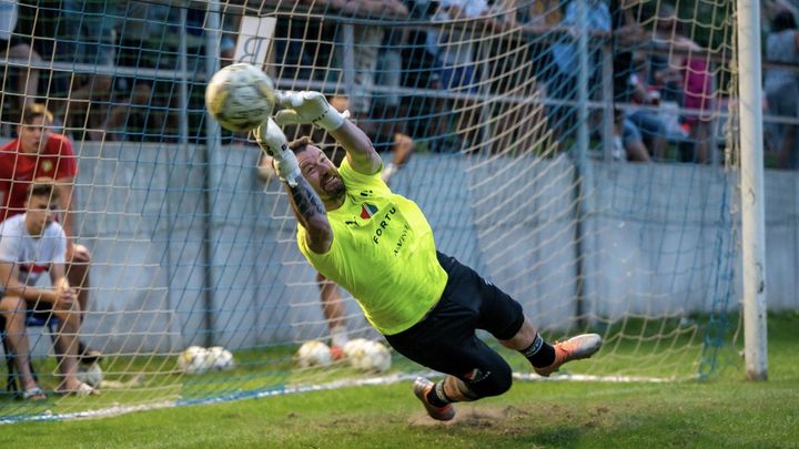 Laštůvka exceloval proti Iniestovi a Gerrardovi, amatéry v Třinci překvapil. Plánuje pokračovat.