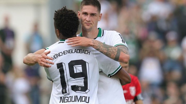 Sestava zápasu: Mönchengladbach proti Leverkusenu, Čvančara v základní sestavě, Kovář a Hložek na lavičce