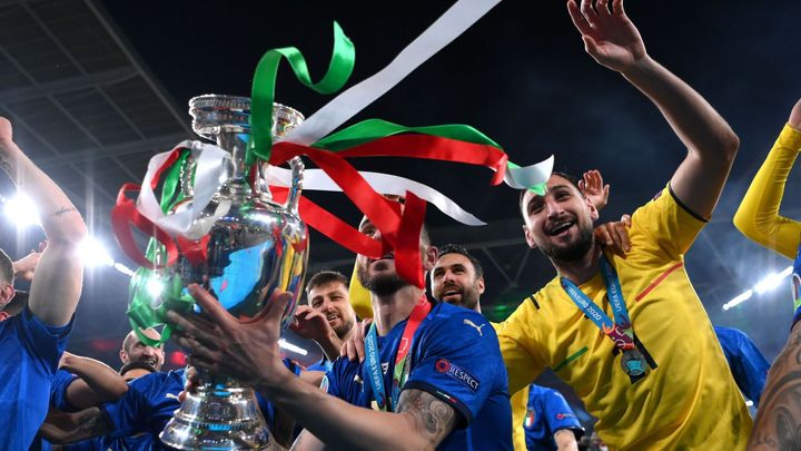 Spalletti se očekává jako nový trenér italského národního týmu, zatímco současný kouč míří do Saúdské Arábie.