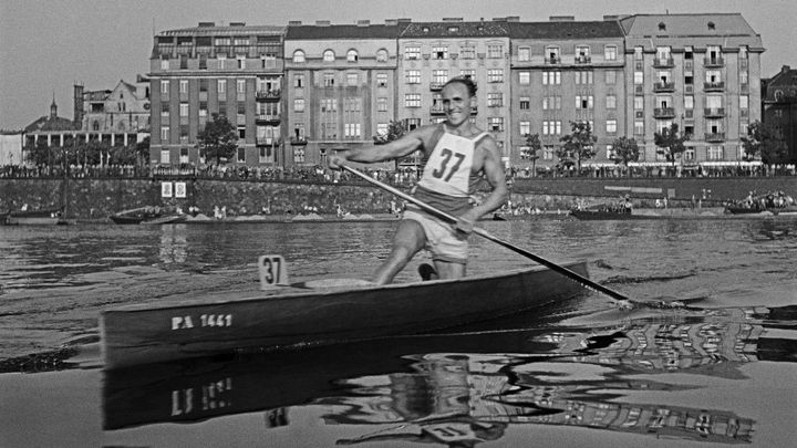 Spořitelna téměř zhatila zlato, ale hrdina situaci zachránil pomocí pádel.