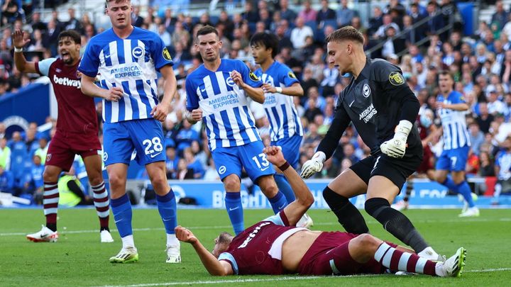 West Ham ztrácí Součka po děsivé srážce s brankářem až do konce anglické ligy.