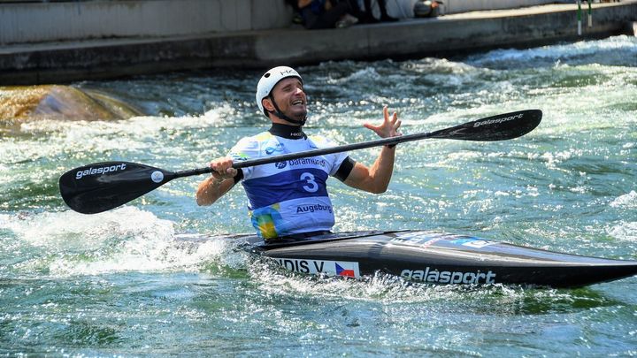 Čeští kajakáři se stávají mistry světa, kanoistky získávají stříbrné medaile