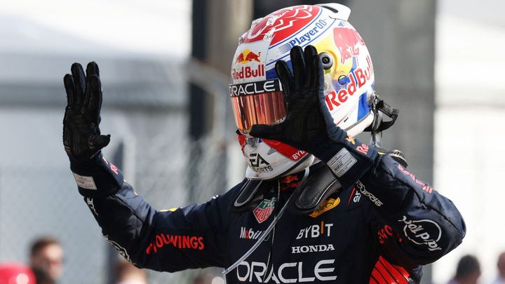 Max Verstappen zaznamenal deset vítězství v řadě, čímž překonal historické rekordy Formule 1, během svého triumfu v Monze.