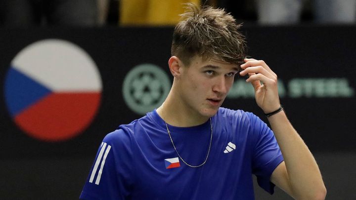 Menšík získal první bod proti Srbsku při svém debutu ve dvouhře Davis Cupu