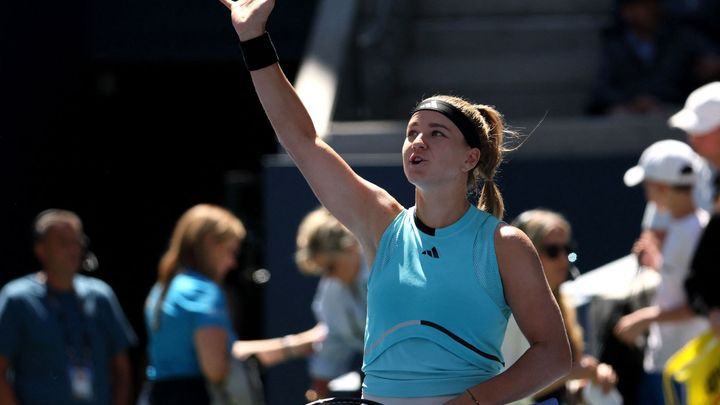 Tenisová hráčka Muchová zaujala diváky na US Open neobvyklým úderem mezi nohama. Ve svém vyjádření přiznala, že takový tah nebyl jejím záměrem.