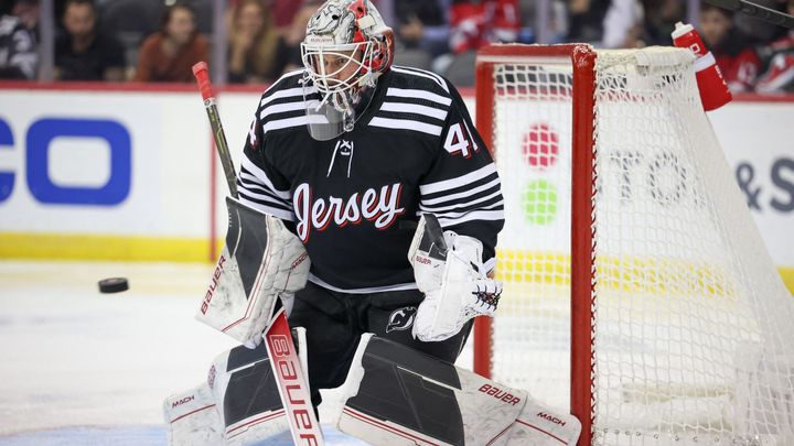 Brankář Vaněček zachránil vítězství v NHL. I přes úsilí tří Čechů pokračuje San José ve svém neúspěchu.