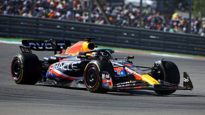 Max Verstappen triumfoval ve své padesáté Grand Prix F1, ani kouzla v boxech nepomohla jeho soupeřům.