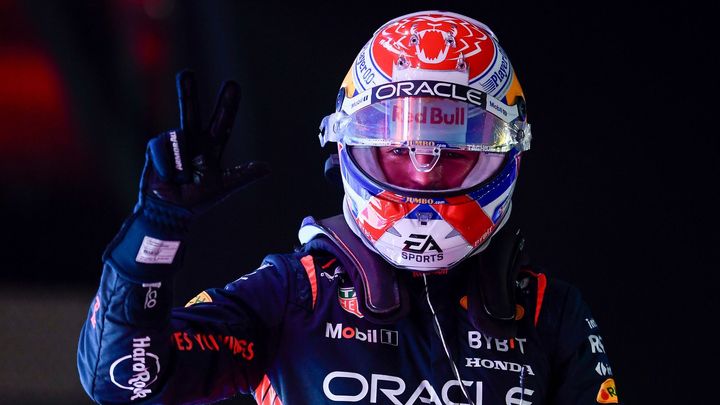 Max Verstappen získal svůj třetí titul, avšak stále má vzdálenost k dosažení úrovně Michaela Schumachera a Lewise Hamiltona.