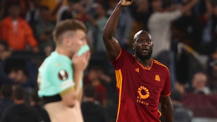 Slavia conceded two quick goals and AS Roma secured a 2-0 victory