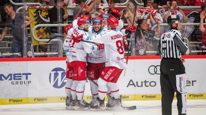 Třinečtí hokejisté porazili Plzeň po třech gólech v druhé třetině