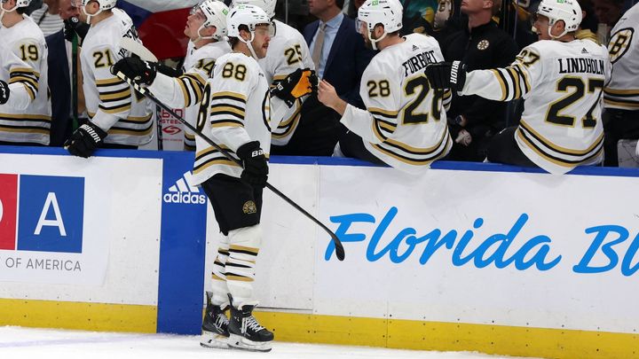 Boston Bruins prohráli s Tampou Bay, přestože Pastrňák i Zacha předvedli skvělý výkon