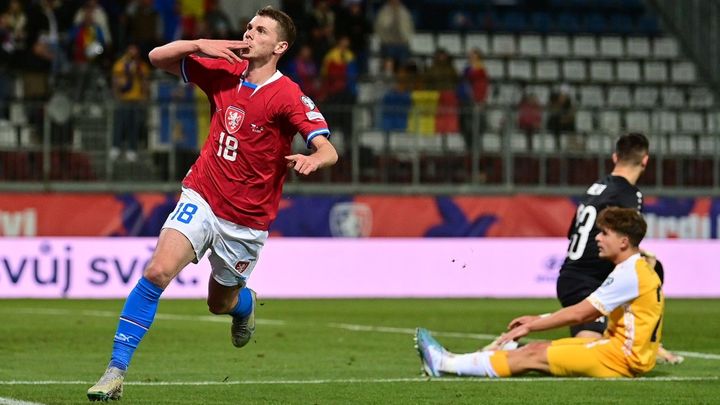 Česko porazilo Moldavsko 1:0 a hosté hráli s deseti hráči, když se snažili vyrovnat.