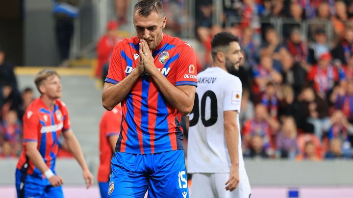 Hradec Králové vítězí nad Plzní 1:0. Domácí tým vedl po poločase, Chorý neuspěl s vymáháním penalty.