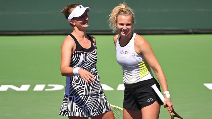 Krejčíková and Siniaková compete in a crucial match for advancement, both pairs holding their serves so far.