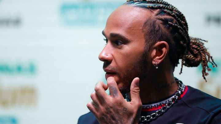 Lewis Hamilton vyjadřuje přání, aby se nepříjemné auto odstranilo, poté, co jeho šéf v Brazílii zažíval problémy.