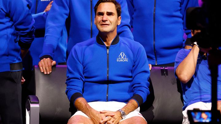 Roger Federer se opět nechal ovlivnit emocemi při vystoupení zpěváka Bocelliho, které ho dojalo a přivedlo k slzám.