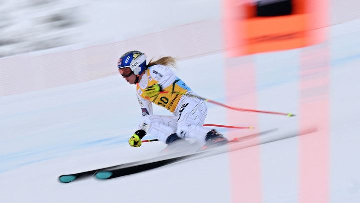 Ledecká dosahuje zlepšení v sjezdu ve Val d’Isere, přestože dojela šestnáctá, což je její nejlepší výsledek po zranění.