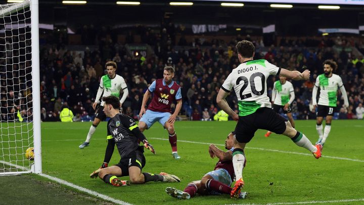 Liverpool porazil Burnley 2:0 a převzal vedení v anglické lize