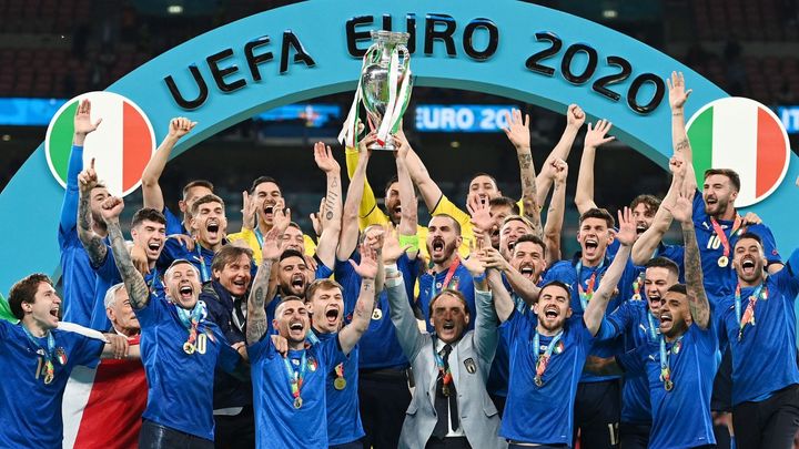 Probíhá losování Euro 2024 v Hamburku, kde budou Češi informováni o svých soupeřích ve skupině.