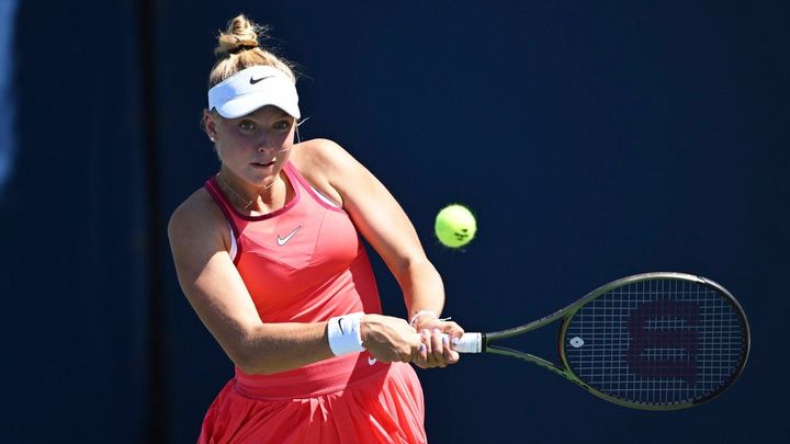 Fruhvirtová, šestnáctiletá tenistka, se blíží k postupu do finále Australian Open po skvělém obratu v posledním zápase.