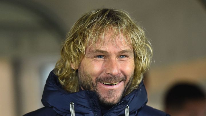 Pavel Nedvěd se rozhodl nepřijmout nabídku na pozici manažera reprezentace. Po dlouhých letech strávených v zahraničí váhá, zda by mohl přinést prospěch České republice.