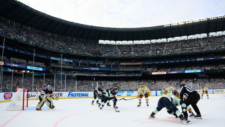 Vyprodaný baseballový stadion a přesvědčivé vítězství. Hokejisté Seattlu si užili úžasnou atmosféru.