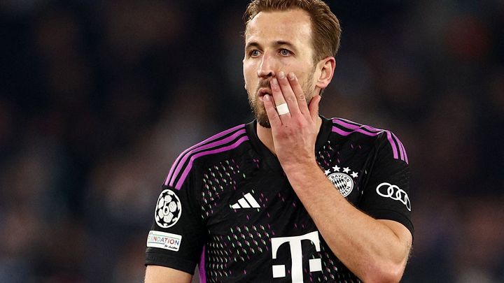 Bayern Munich struggles in the Champions League as well. In Rome, the Bavarian giant fails to shoot on goal.