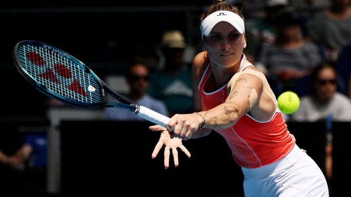 Češka Markéta Vondroušová se po měsíci od Australian Open připravuje na svůj první zápas proti Belgičance Greet Minnenové.