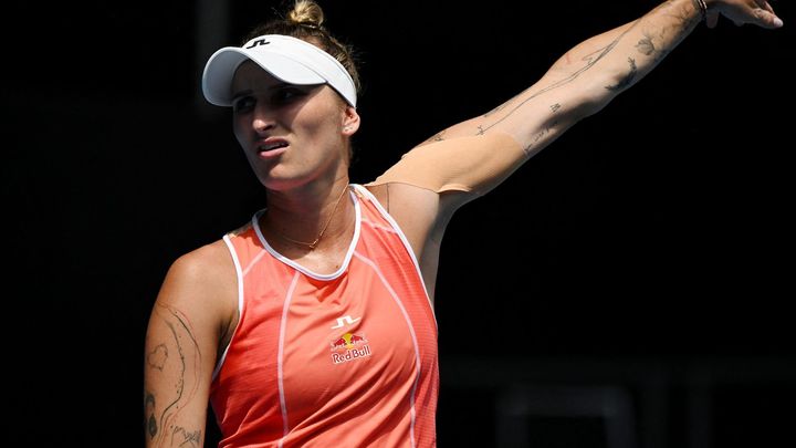 Česká tenistka Vondroušová čelí světové patnáctce Samsonovové o postup do čtvrtfinále v Dubaji.