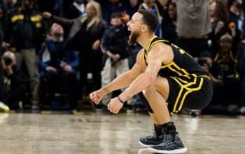 Golden State zachránila vítězství nad Phoenixem Curryho trojka v posledních desetinách utkání