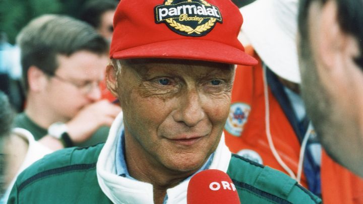 Legendární rakouský závodník Lauda se oddal své vášni pro formuli 1 a obětoval jí všechno kromě života.