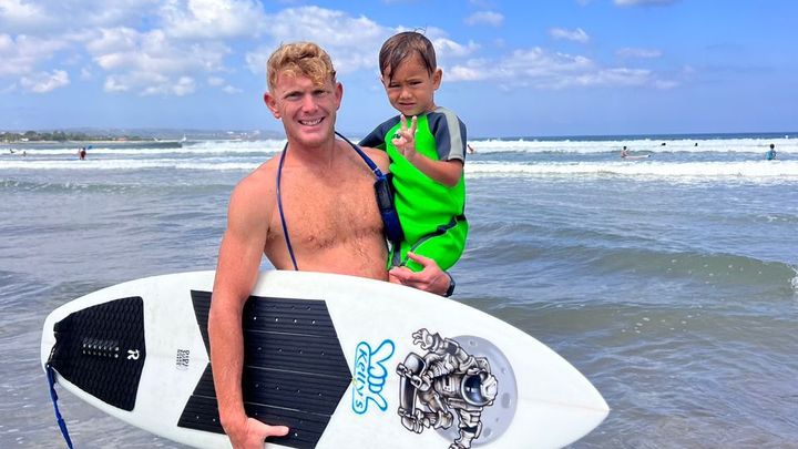 Nejlepší český surfař se stará o čistotu vody na Bali a komentuje změnu prostředí.