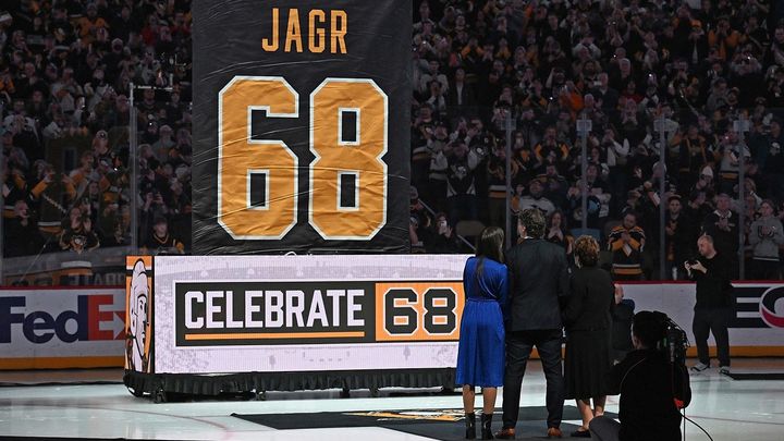 Pittsburgh slavnostně vyřadil dres Jágra, hvězdu dojal