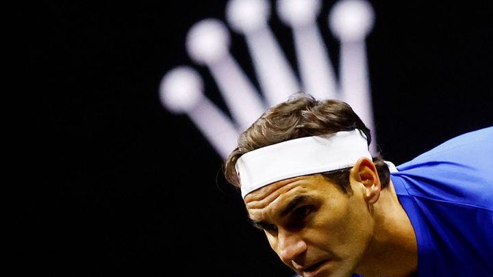 Roger Federer čelí obvinění z chamtivosti za svou účast za šicím strojem