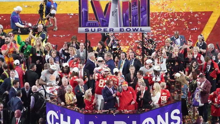 Super Bowl skončil v dramatickém prodloužení, přičemž Kansas obhájil trofej.