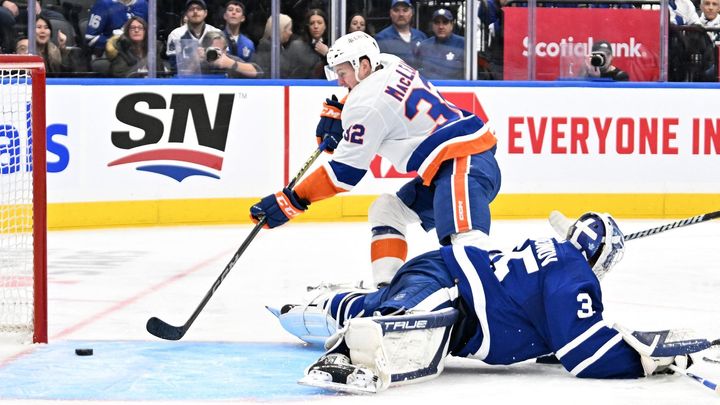 Toronto prohrálo s NY Islanders, Colorado nedokázala zvrátit další branku MacKinnona.