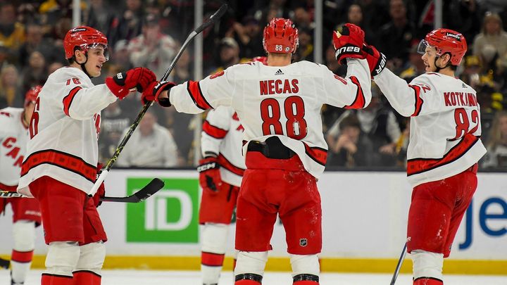 Carolina prohrála s Winnipegem v NHL, Nečasův gól nestačil na vítězství soupeře 3:5.