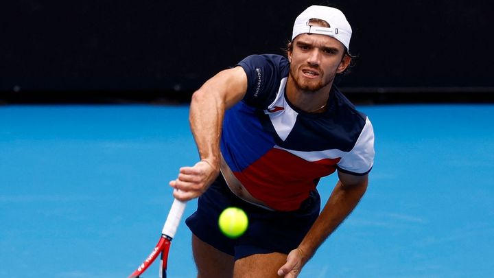Český tenista Lukáš Macháč hraje v Miami proti bývalému světovému jedničce Andy Murraymu.