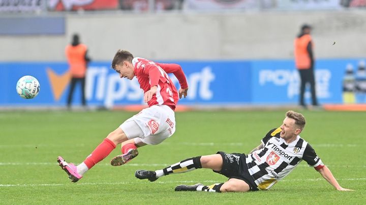 Hradec Králové vítězí ve Východočeském derby, Jablonec překvapil Slovácko