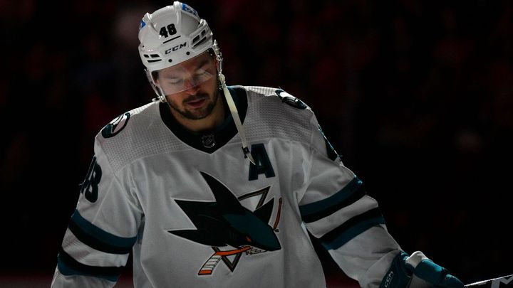 Po 11 letech se Hertl loučí se San Jose, Sharks přivedli brankáře Vaněčka.