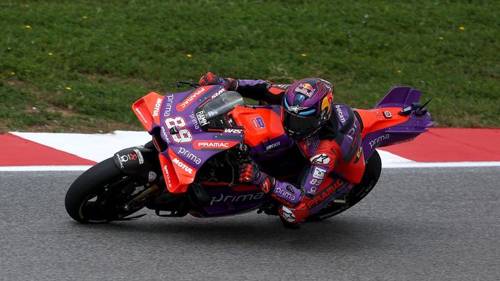 Španělské týmy MotoGP ovládly závod v Portimau, když se dvě hvězdy Ducati srazily na trati.