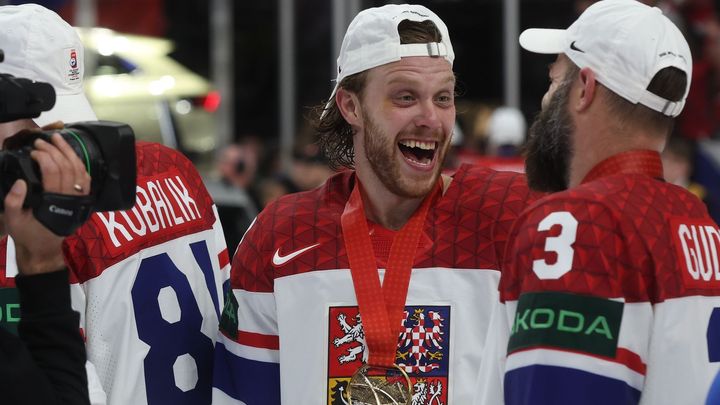 Pastrňákův úspěch v NHL zaujal i celý svět. Česká republika se pyšní „Praganem“.