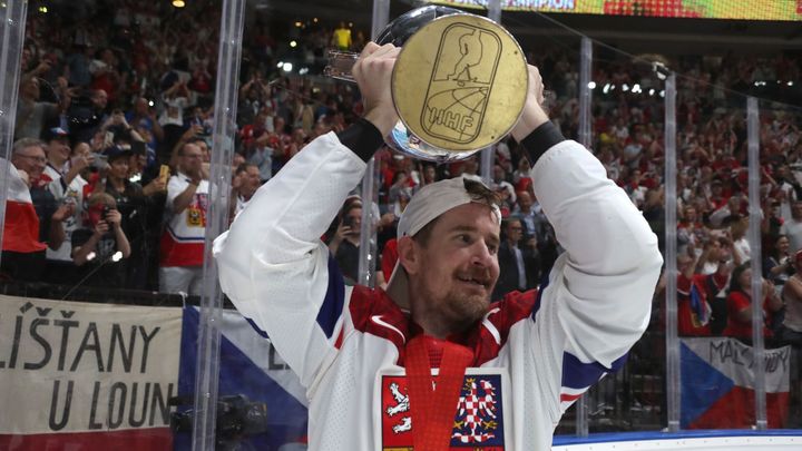 Červenka zvolen nejlepším hráčem sezony a kapitán mistrů světa vyhrál anketu IIHF.